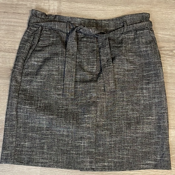 LOFT Outlet Gray Paper Bag Skirt with Belt. Size 12P - Picture 2 of 5